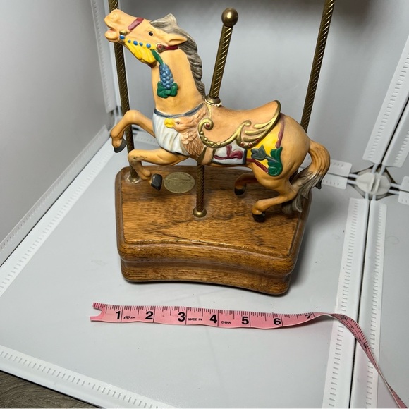 The American Carousel Tobin Fraley/Willitts Design Music Box 4085/9500 - Picture 2 of 7